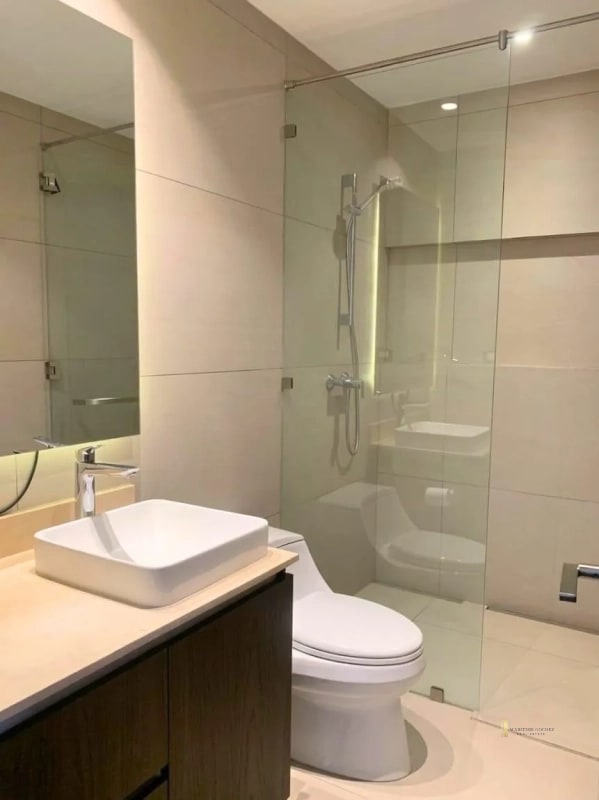 RENTA AMPLIO APARTAMENTO 3 HABITACIONES + SERVICIO– Edificio Bosco, Zona 15 - 2