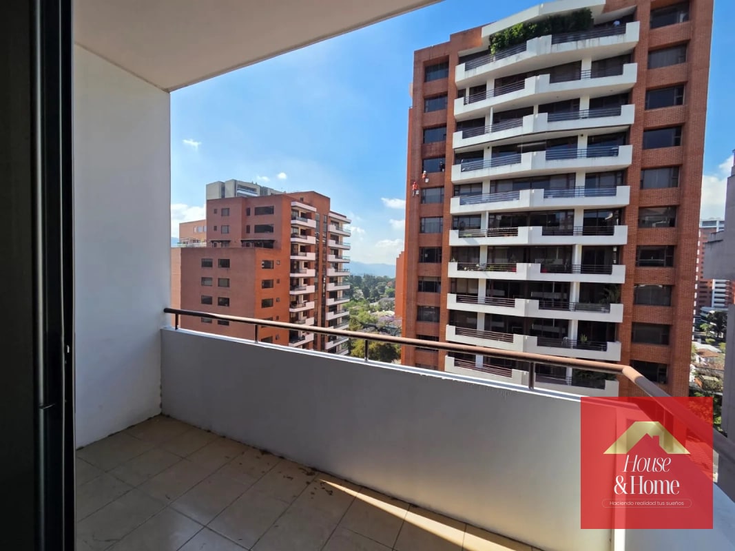 Apartamento en renta zona 14 -Torre Quattro - 16