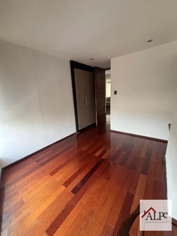 SEMI AMOBLADO EN ALQUILER ZONA 13 - 2