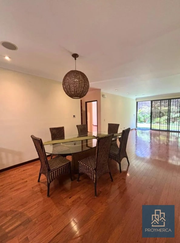 Apartamento con jardín en venta, Edificio Plenum 5ta Avenida Zona 14 - 12
