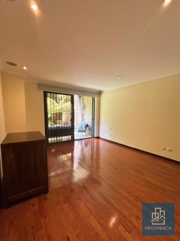 Apartamento con jardín en venta, Edificio Plenum 5ta Avenida Zona 14 - 8