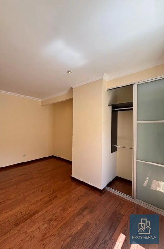 Apartamento con jardín en venta, Edificio Plenum 5ta Avenida Zona 14 - 5