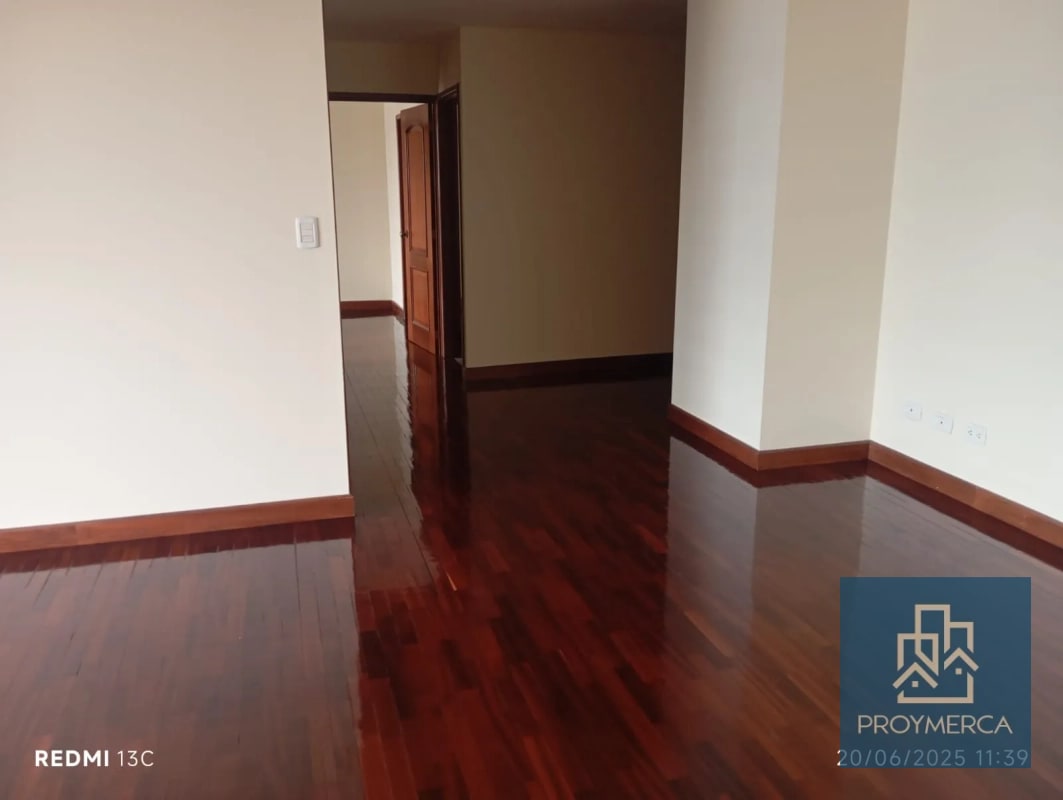Apartamento en venta, Edificio Almeria, Zona 14 - 8
