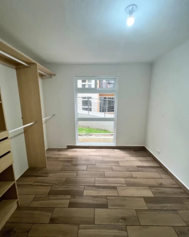 APARTAMENTO EN VENTA ZONA 16 -LARES- EN PRIMER NIVEL CON JARDÍN Y BODEGA - 2