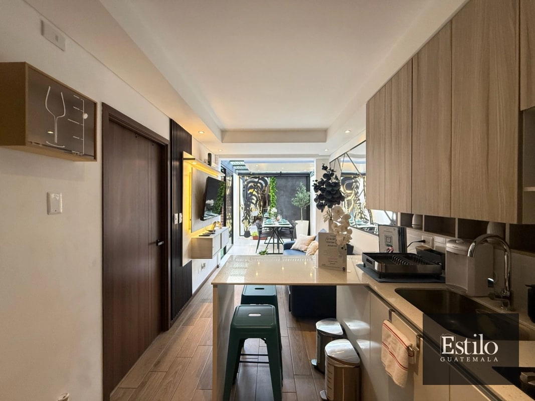 HERMOSOS APARTAMENTO CON JARDIN PRIVADO. ZONA 13 - 6