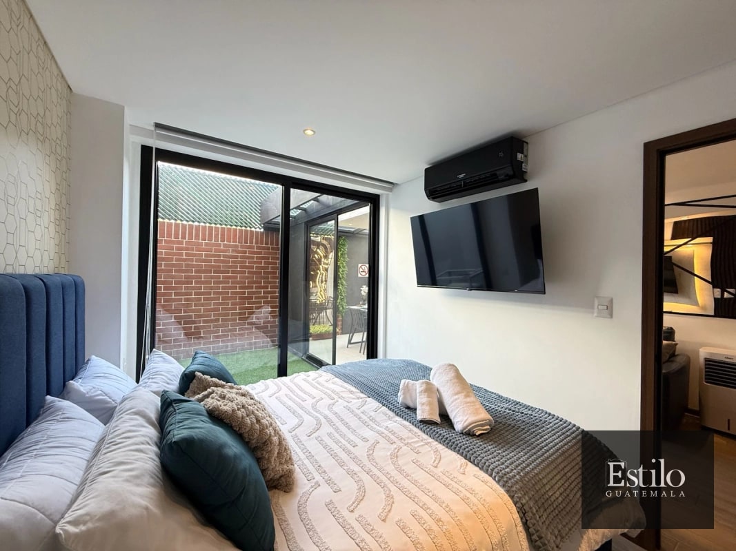 HERMOSOS APARTAMENTO CON JARDIN PRIVADO. ZONA 13 - 4