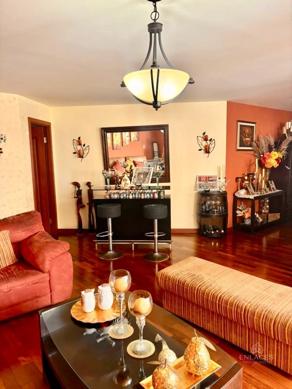 Zona 11 • Apartamento en Venta • Edificio Las Gemas - 2