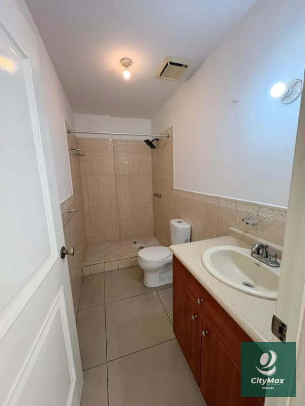 Apartamento en Renta y Venta en zona 13 - 8