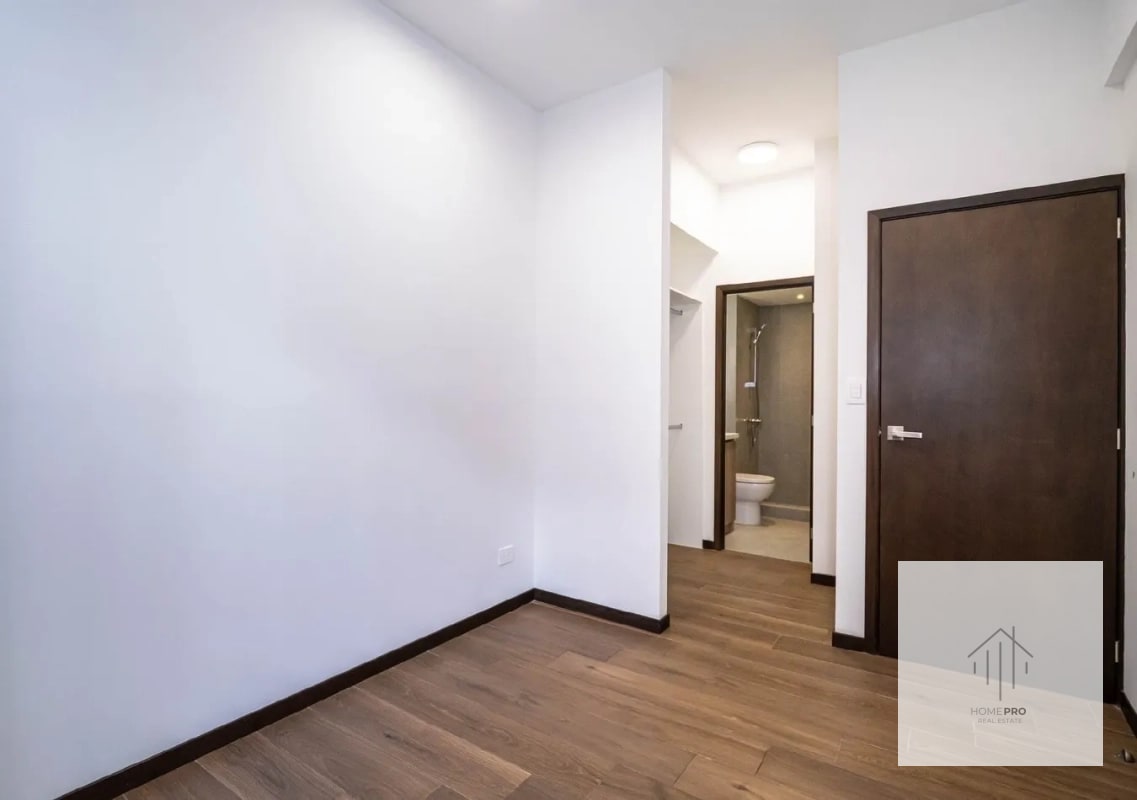 Apartamento con jardín en renta en zona 10 - 12