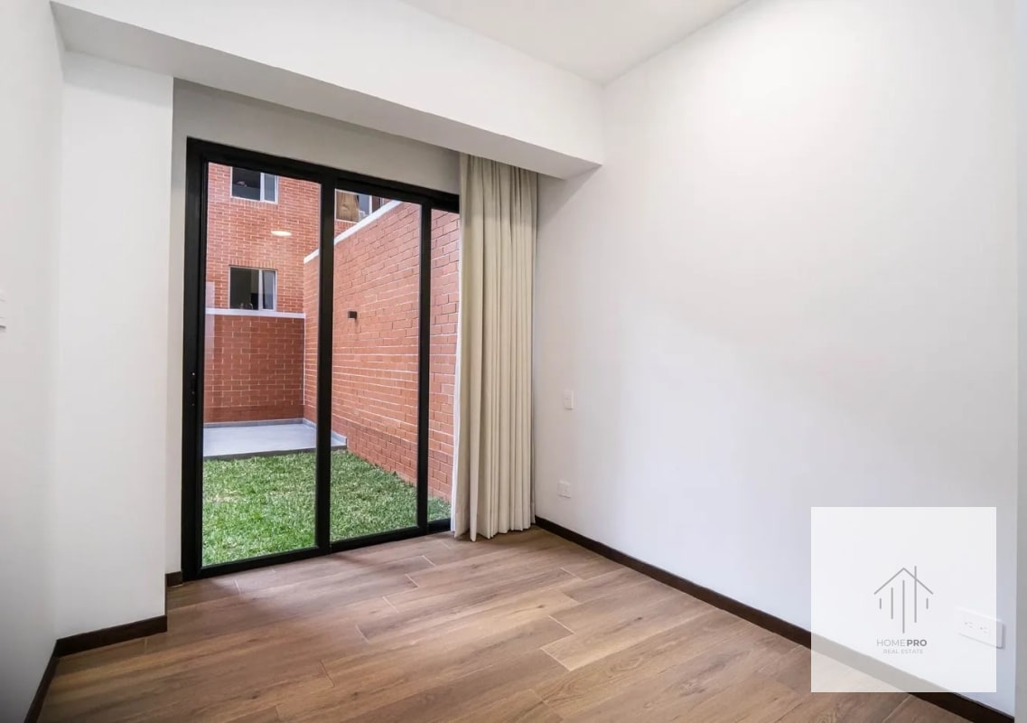 Apartamento con jardín en renta en zona 10 - 10