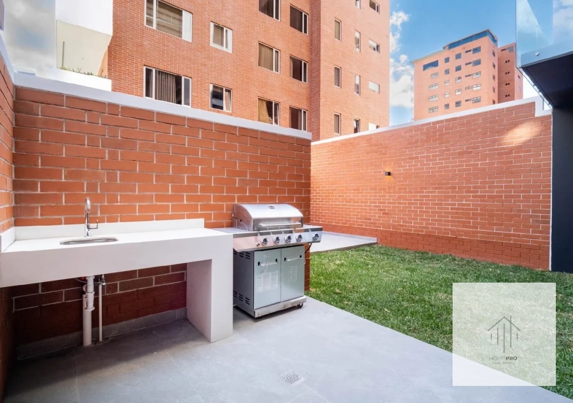 Apartamento con jardín en renta en zona 10 - 6