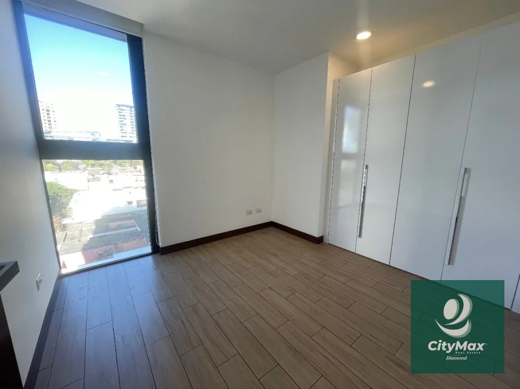 Apartamento en Venta en zona 15 - 11