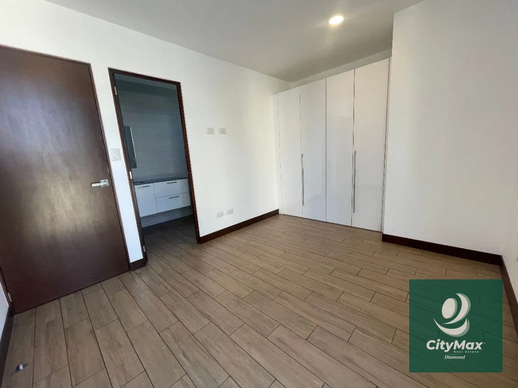 Apartamento en Venta en zona 15 - 9