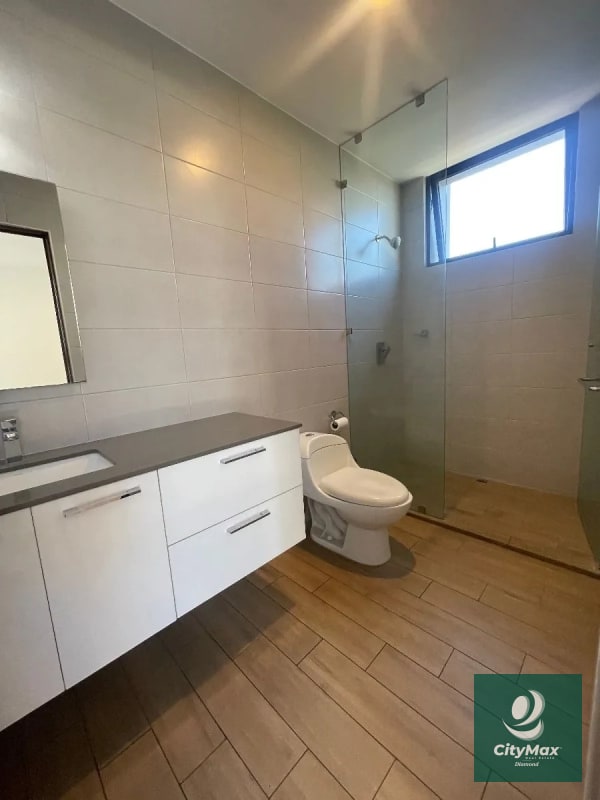 Apartamento en Venta en zona 15 - 8