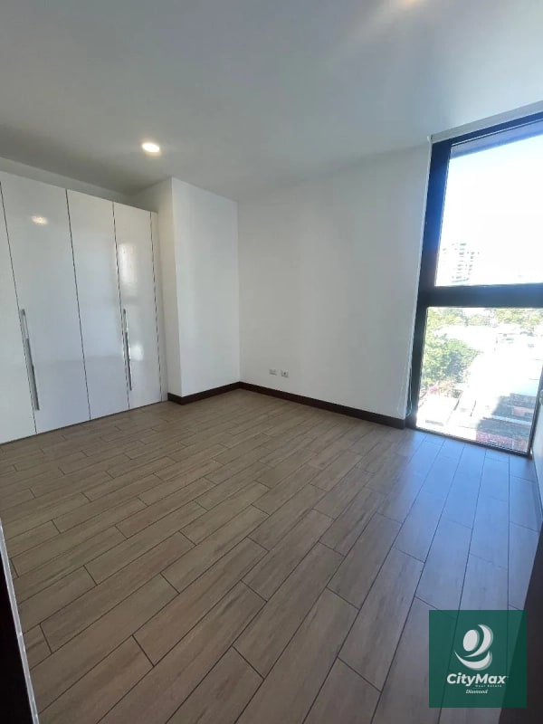 Apartamento en Venta en zona 15 - 7