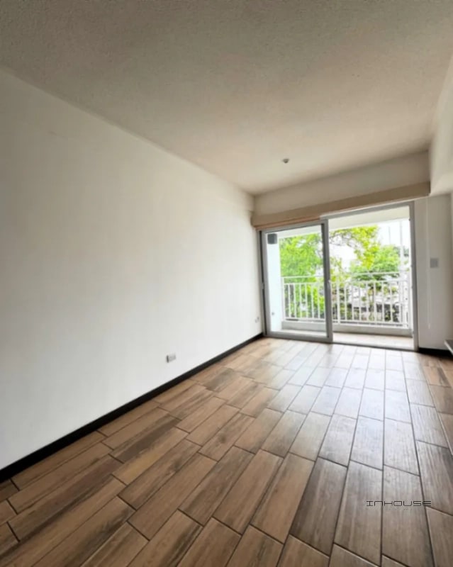 APARTAMENTO EN RENTA ZONA 12 CON BALCÓN - 12