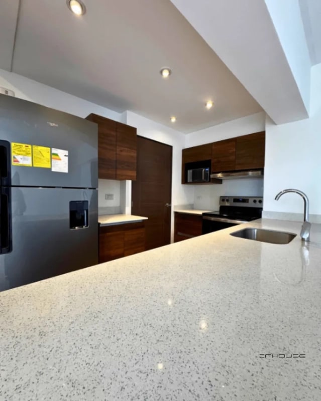 APARTAMENTO EN RENTA ZONA 12 CON BALCÓN - 11