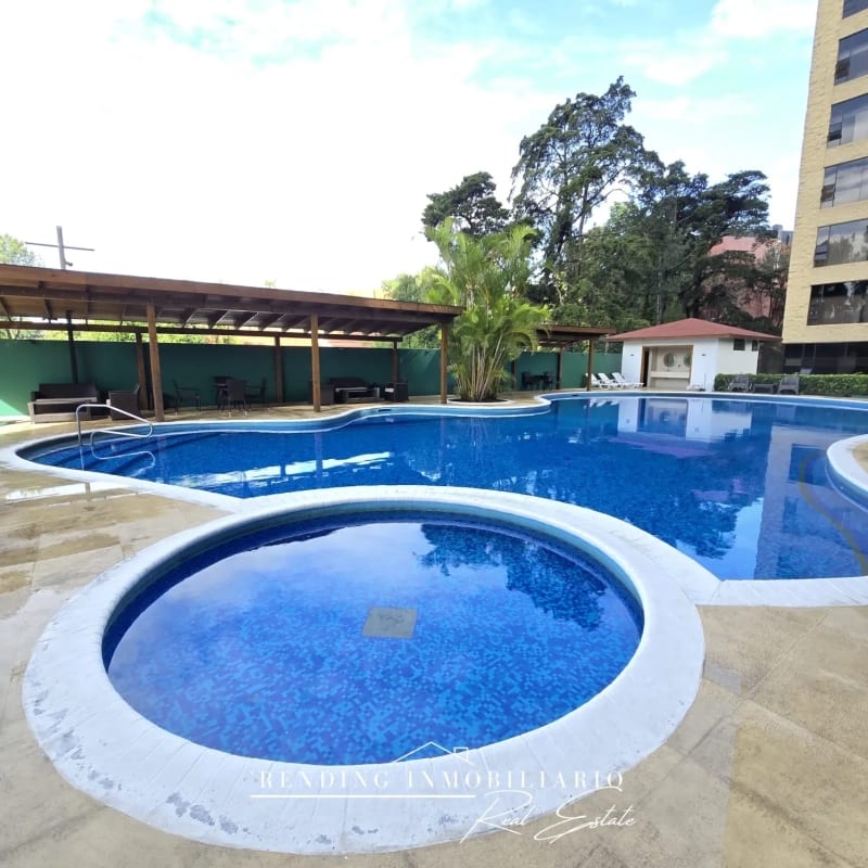 Apartamento en renta zona 10 Edificio Milenia amueblado de 2 habitaciones + 2 parqueos — Apartamento en Alquiler en Milenia, Zona 10, Guatemala, Ciudad — foto 2 de 9