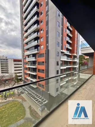 VENTA DE APARTAMENTO, 📍Edificio Ferré Diez, Zona 10  Es el refugio perfecto para quienes buscan vivir en el distrito empresarial con la serenidad de un entorno natural — Apartamento en Venta en Zona 10, Guatemala, Ciudad — miniatura 8 de 16