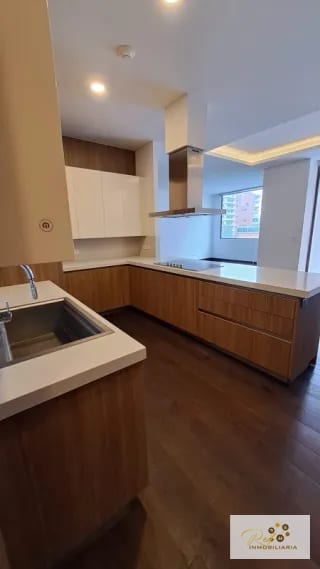 APARTAMENTO DE LUJO EN VENTA  📍 Edificio Echo – Zona 14 — Apartamento en Venta en Echo, Zona 14, Guatemala, Ciudad — miniatura 10 de 15