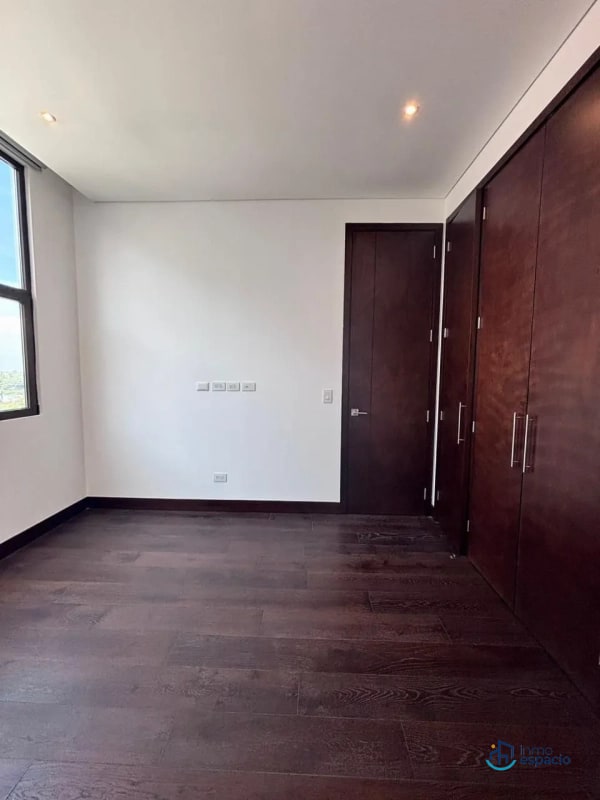 Apartamento en venta o alquiler en Edificio Echo, Zona 14 - 5