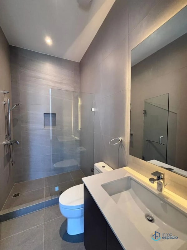 Apartamento en venta o alquiler en Edificio Echo, Zona 14 - 4