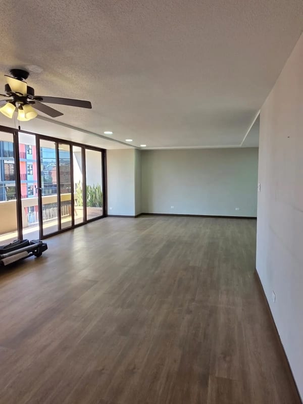 APARTAMENTO EN VENTA EN EL EDIFICIO CUATRO 14, ZONA 10 — Apartamento en Venta en Edificio 01010 (Cero Diez Diez), Zona 10, Guatemala, Ciudad — foto 2 de 16