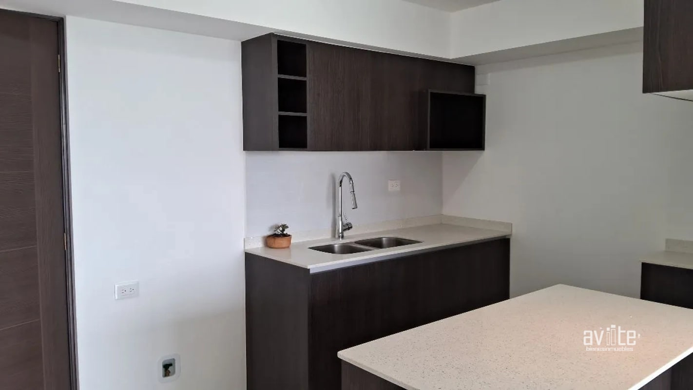 CONDADO NARANJO.   Serena.    apartamento de 3 habitaciones Q1,400,000 - 7