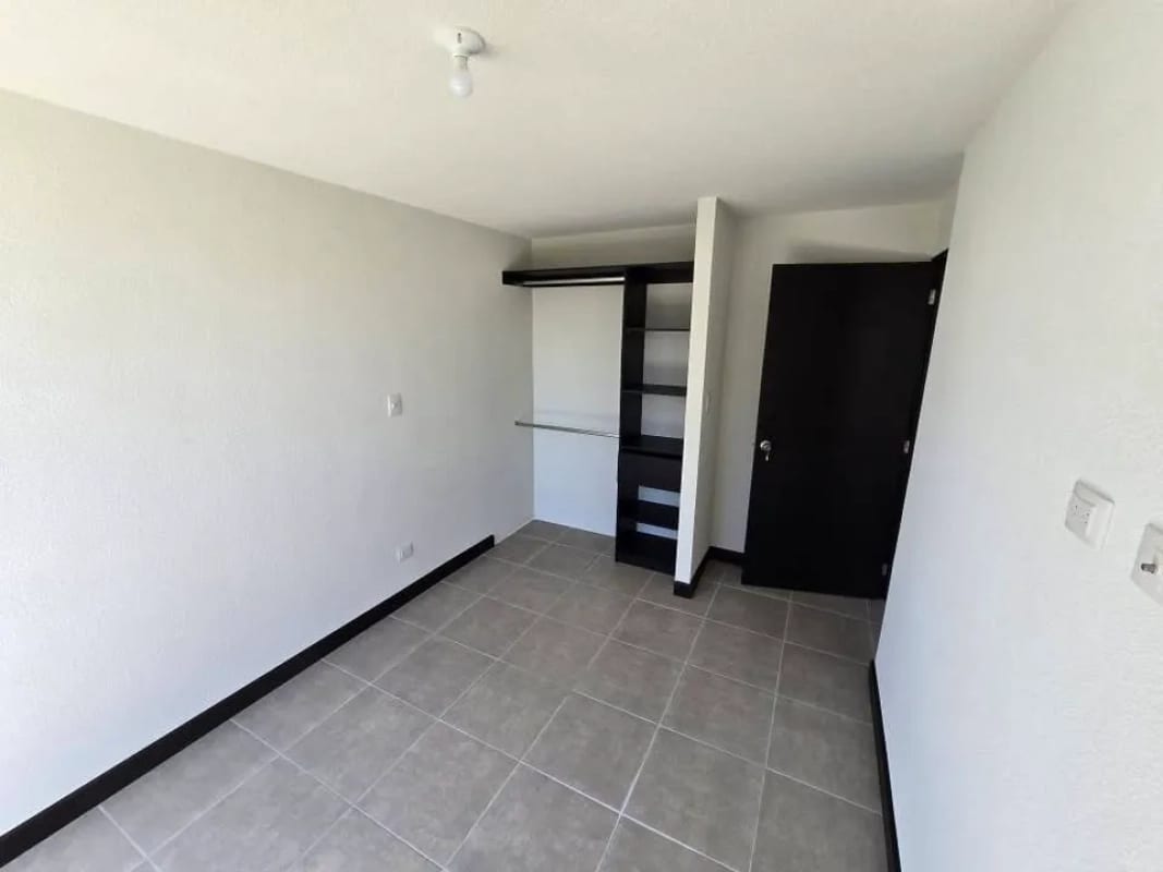 Apartamento en Alquiler | Edificio Esenta | Zona 12 | 2 habitaciones · Cerca de la USAC — Apartamento en Alquiler en Esenta, Zona 12, Guatemala, Ciudad — foto 4 de 11