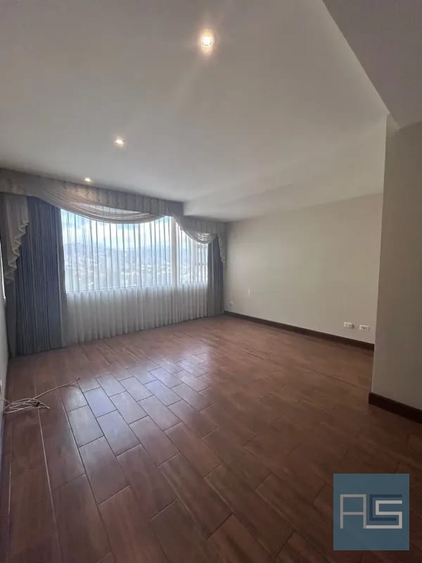 *Amplio apartamento de 2 hab con cuarto de servicio en nivel alto en Renta - Milenia, zona 10* — Apartamento en Alquiler en Milenia, Zona 10, Guatemala, Ciudad — foto 3 de 17
