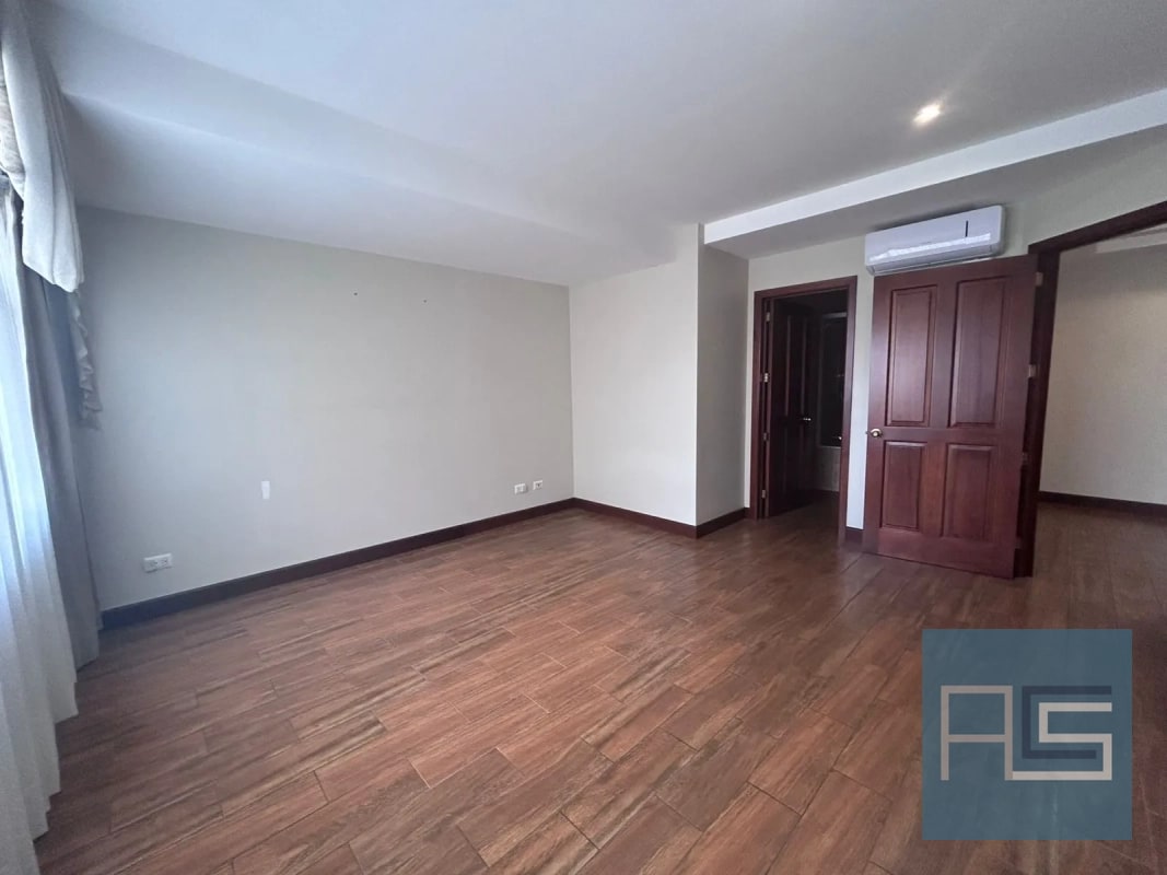 *Amplio apartamento de 2 hab con cuarto de servicio en nivel alto en Renta - Milenia, zona 10* - 13