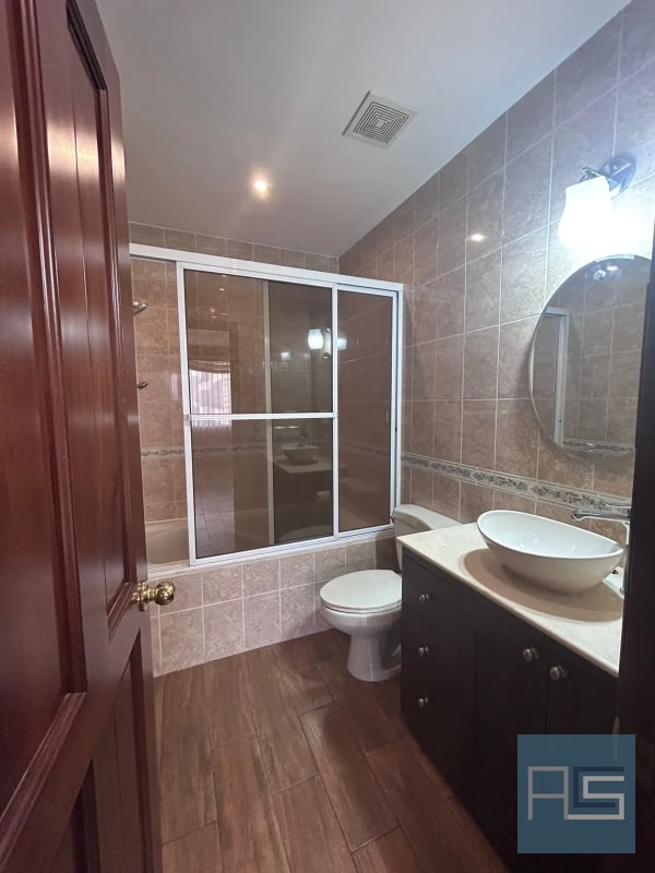 *Amplio apartamento de 2 hab con cuarto de servicio en nivel alto en Renta - Milenia, zona 10* - 12