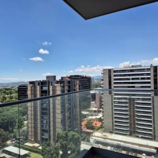 Renta de moderno y amplio apartamento amueblado en zona 10 — Apartamento en Alquiler en Zona 10, Guatemala, Ciudad — miniatura 5 de 7