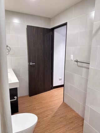 APARTAMENTO EN ALQUILER TIPO EFFICIENCY EN ZONA 10 NIVEL ALTO — Apartamento en Alquiler en Zona 10, Guatemala, Ciudad — miniatura 4 de 8