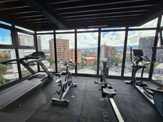 APARTAMENTO EN RENTA ZONA 4 $850.00 EDIFICIO SÉPTIMO — Apartamento en Alquiler en Zona 4, Guatemala, Ciudad — miniatura 2 de 12