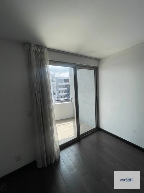 Apartamento en alquiler zona 14 de 3 habitaciones - 2