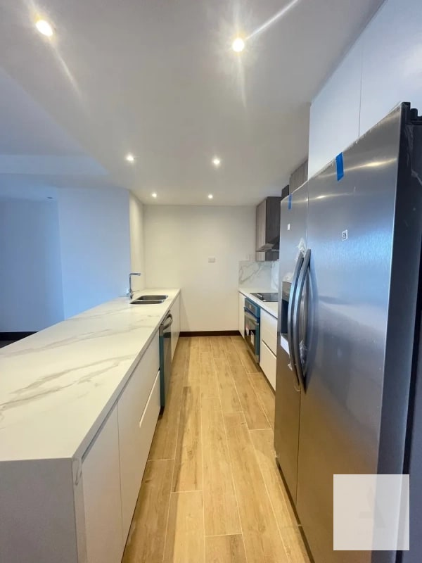 Elegante apartamento en nivel alto dentro de Gaura - zona 15 - 12