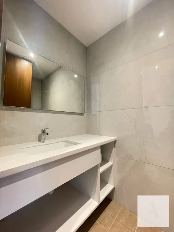 Elegante apartamento en nivel alto dentro de Gaura - zona 15 - 1