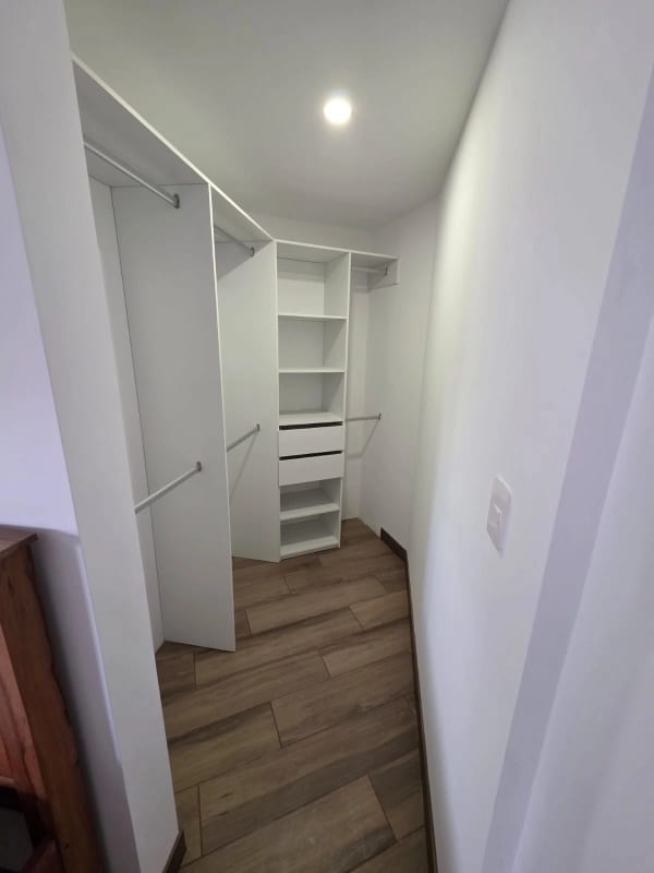APARTAMENTO NUEVO EN RENTA ZONA 15 VH 1, 50 MTS2 - 1 DORMITORIO ~ 1 BAÑO ~ 1 PARQUEO, IDEAL UNIVERSITARIO, AMUEBLADO $900 — Apartamento en Alquiler en Vista Hermosa I, Zona 15, Guatemala, Ciudad — foto 3 de 8