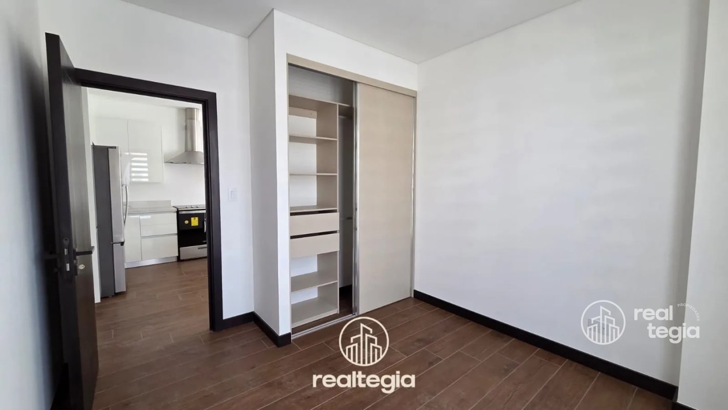 APARTAMENTO EN LIRIOS DE CAYALÁ ZONA 16 - 4