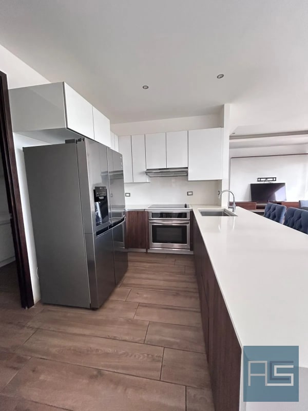 *Amplio e iluminado Apartamento de 3 hab., en Renta en zona 10* - 12