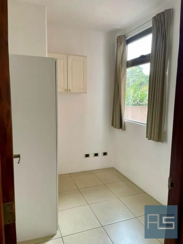 En RENTA - Amplio Apartamento ubicado en sector exclusivo de Oakland Zona 10 - 1