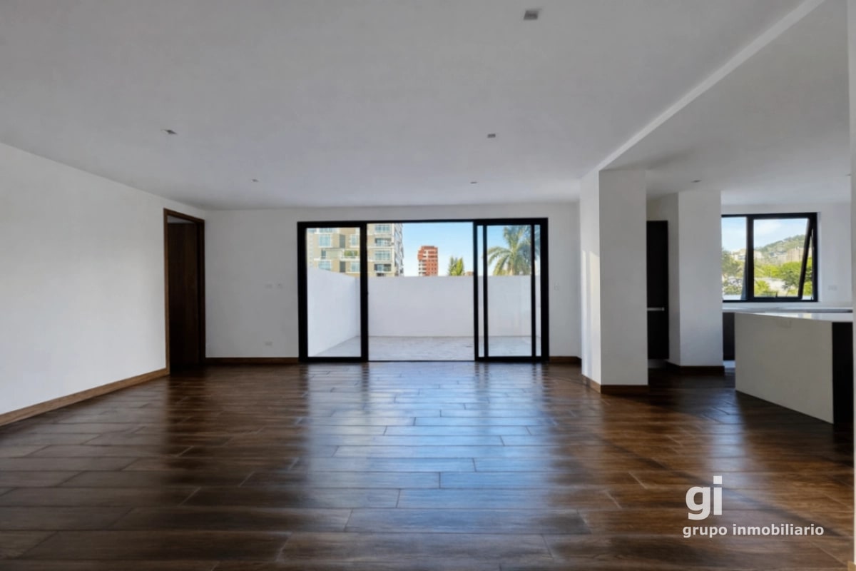 Apartamento con la comodidad de una casa en venta en zona 15 - 15