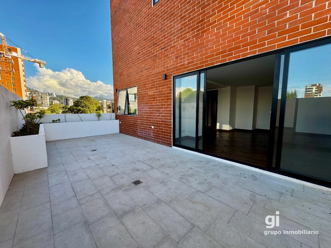 Apartamento con la comodidad de una casa en venta en zona 15 - 14