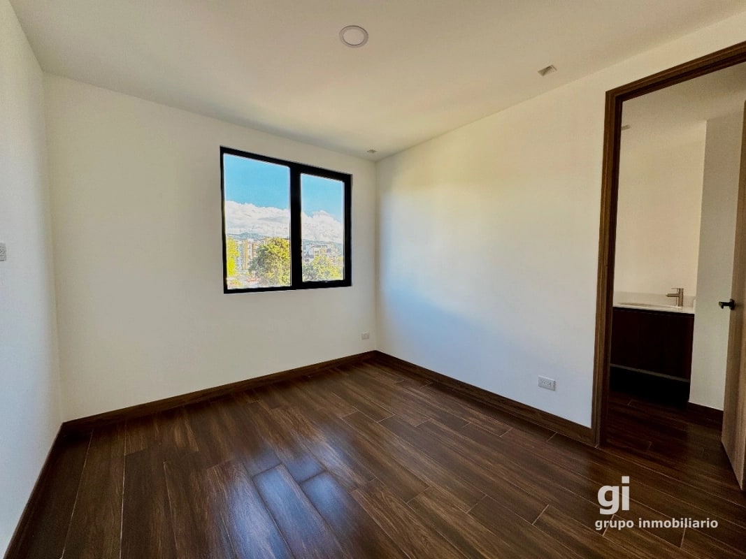 Apartamento con la comodidad de una casa en venta en zona 15 - 9