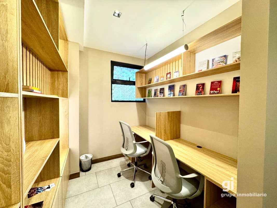 Apartamento con la comodidad de una casa en venta en zona 15 - 5