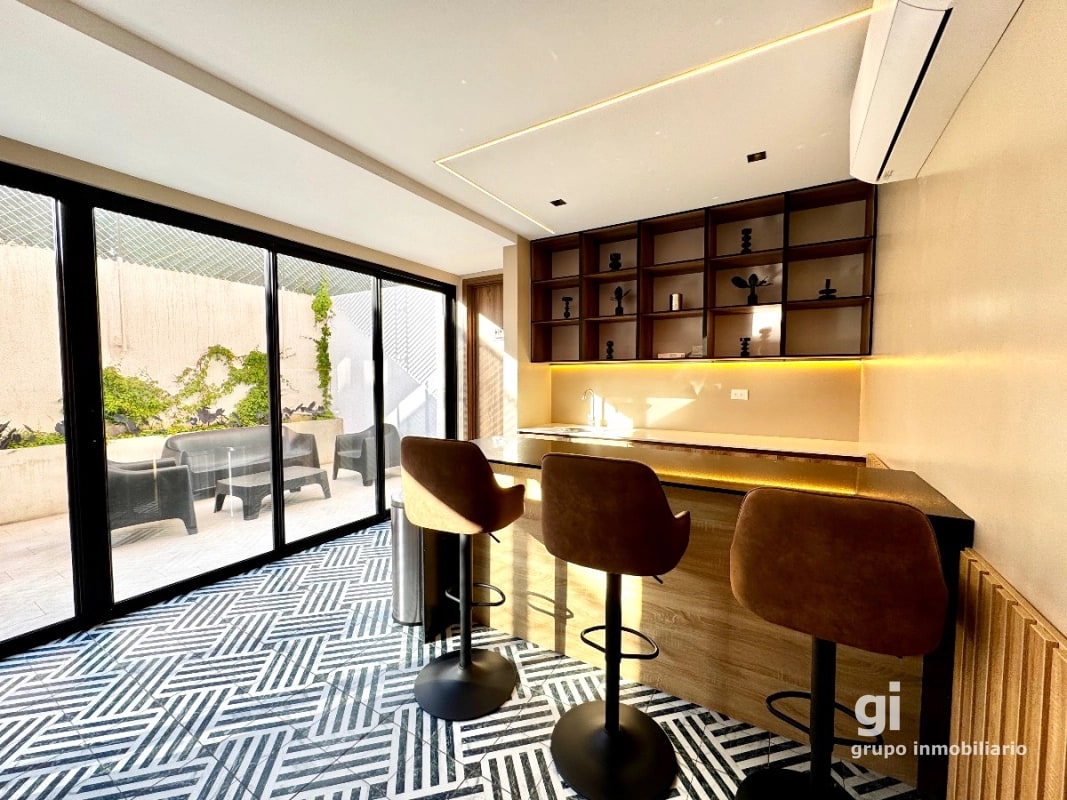 Apartamento con la comodidad de una casa en venta en zona 15 - 2