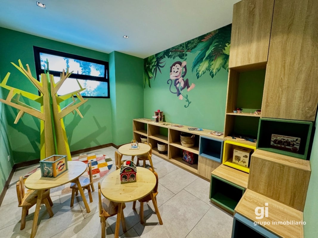 Apartamento con la comodidad de una casa en venta en zona 15 - 1