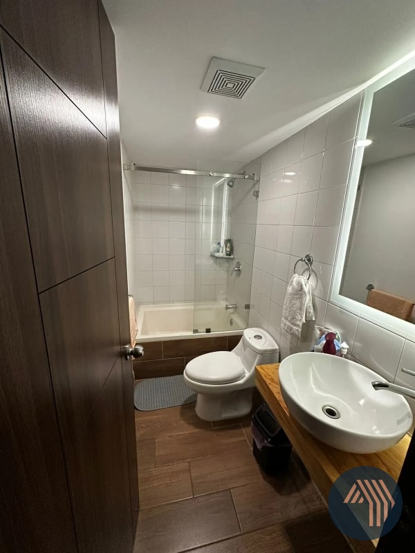 ALQUILER DE AMPLIO PENTHOUSE - ROQUE, ZONA 02 - 12