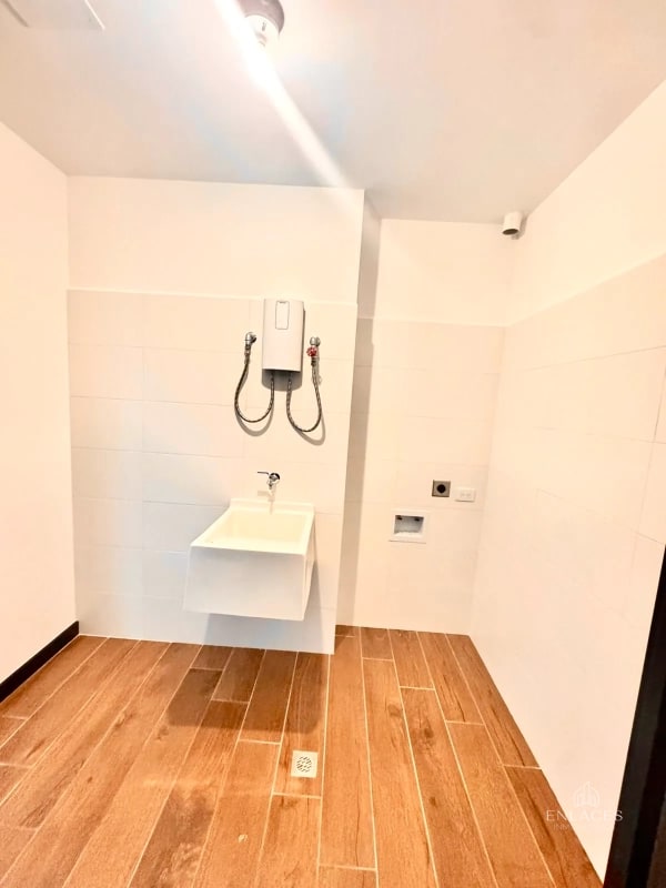 Zona 16 • Apartamento en Renta • Lirios de Cayalá - 2